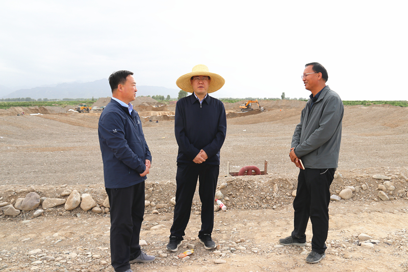 6月9日下午,县委书记李作明来到甘肃祁连山国家级自然保护区管理局大